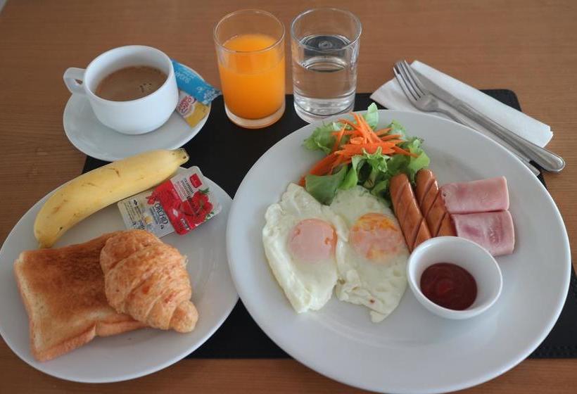 Hotel L42 Hostel Suvarnabhumi Airport 4