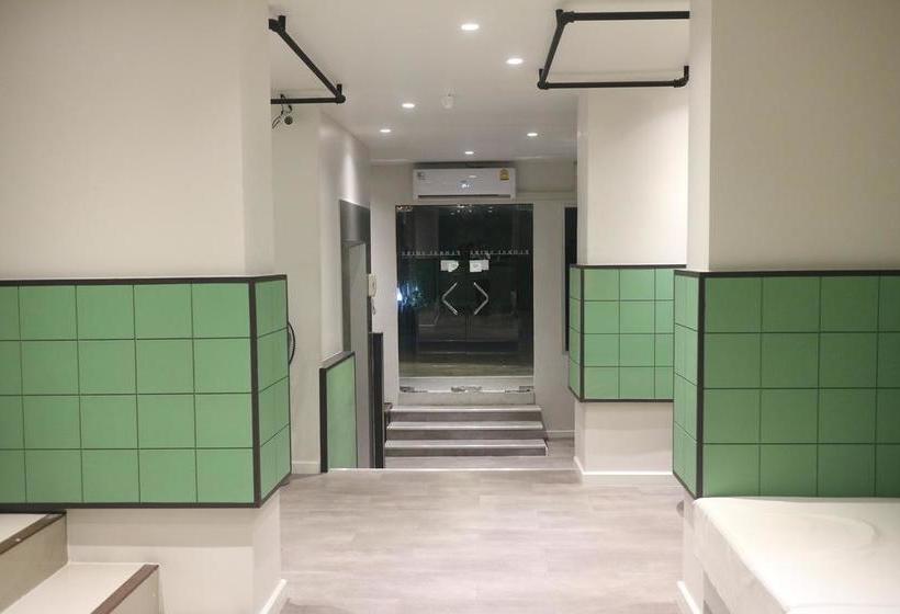 Hotel L42 Hostel Suvarnabhumi Airport 5