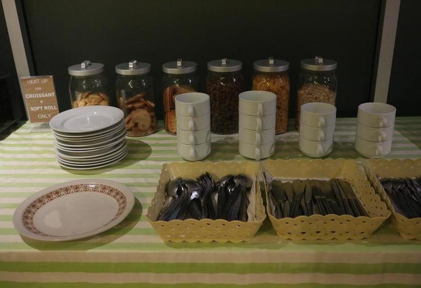 Hotel L42 Hostel Suvarnabhumi Airport 8