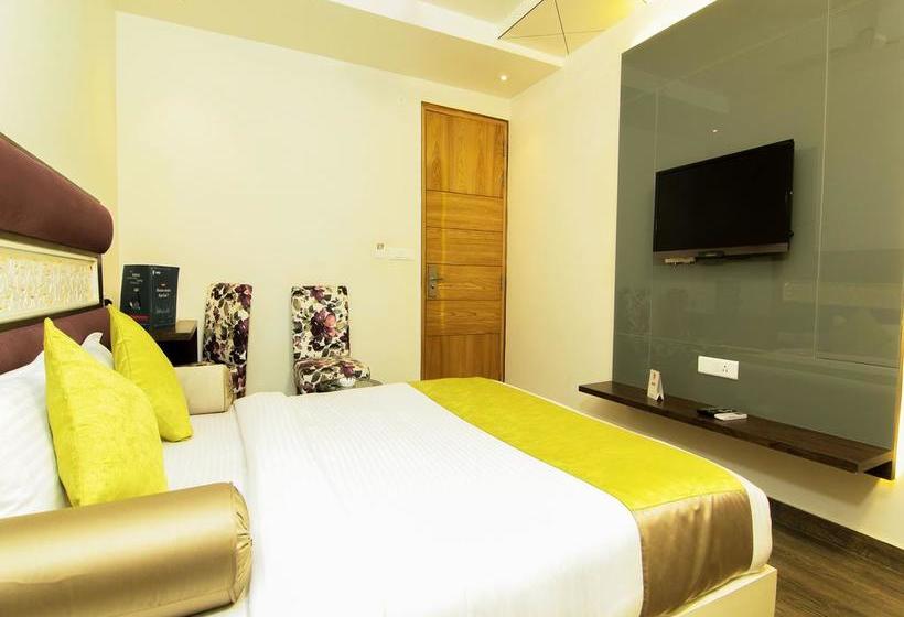 Hotel Oyo 9319 Gurveer Royal 2