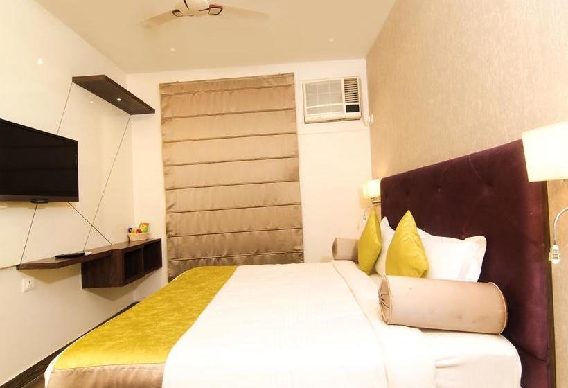 Hotel Oyo 9319 Gurveer Royal 9