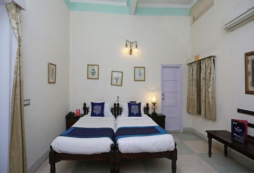 Hotel Oyo 9306 Near Iit 11