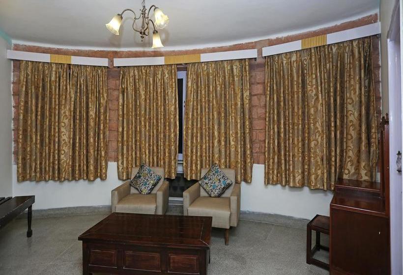 Hotel Oyo 9306 Near Iit 8