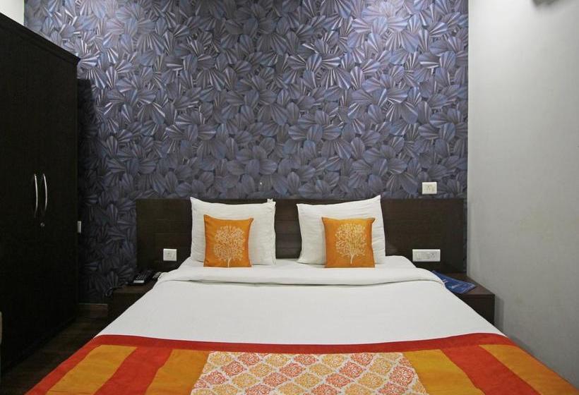Hotel Oyo 6772 Mukund 11