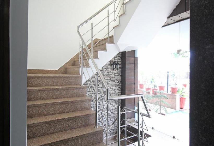 Hotel Oyo 6772 Mukund 18