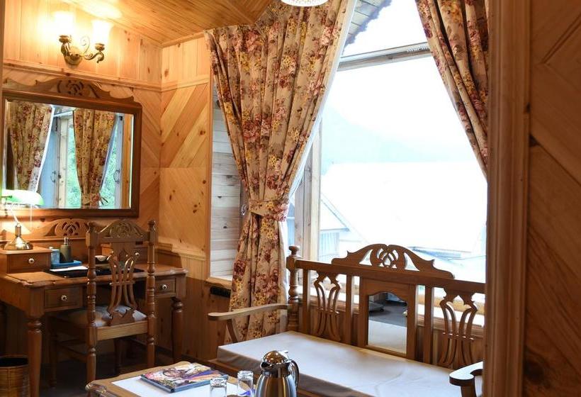 Hotel Urvashi S Retreat 14