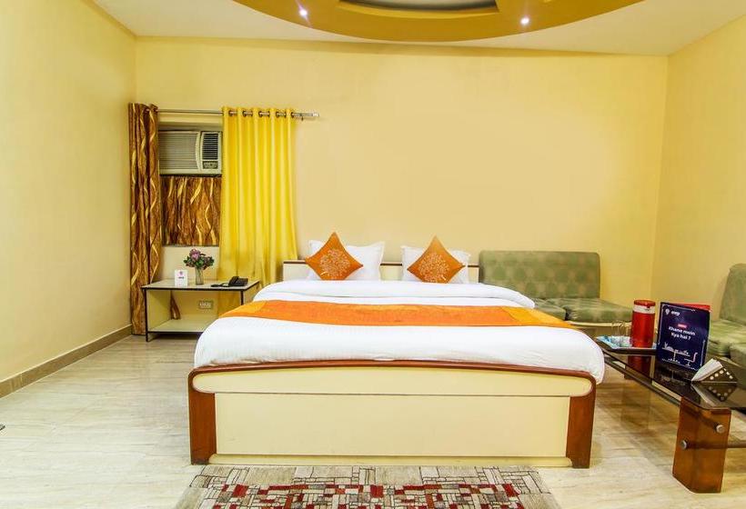 Hotel Oyo 9307 Home Stay Nirmal Palace Kanpur Uttar Pradesh