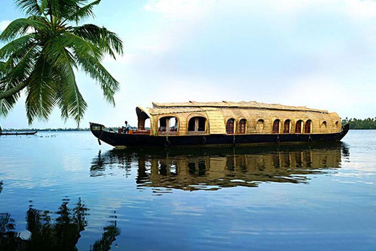 Hostel Alleppey Houseboat Booking Center
