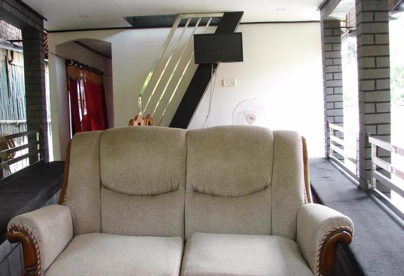 Hostel Alleppey Houseboat Booking Center 2