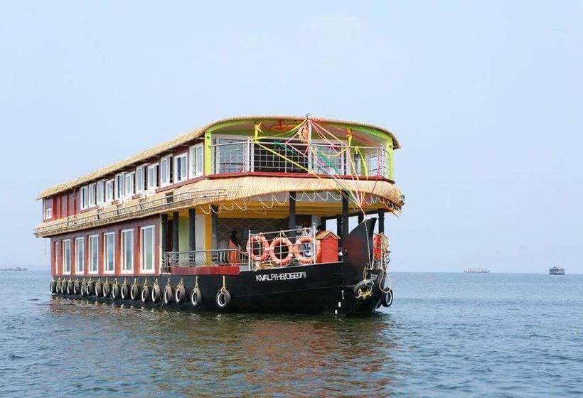 Hostel Alleppey Houseboat Booking Center 4
