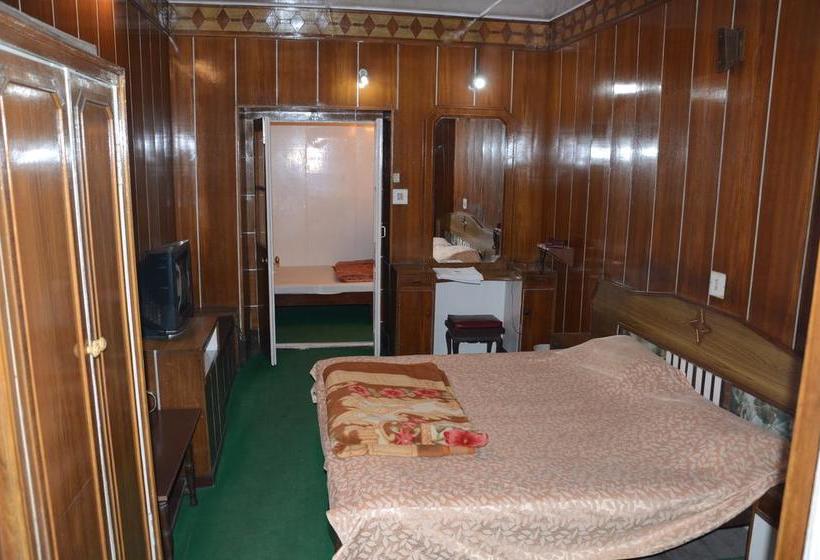 Hotel Whispering Windows 13