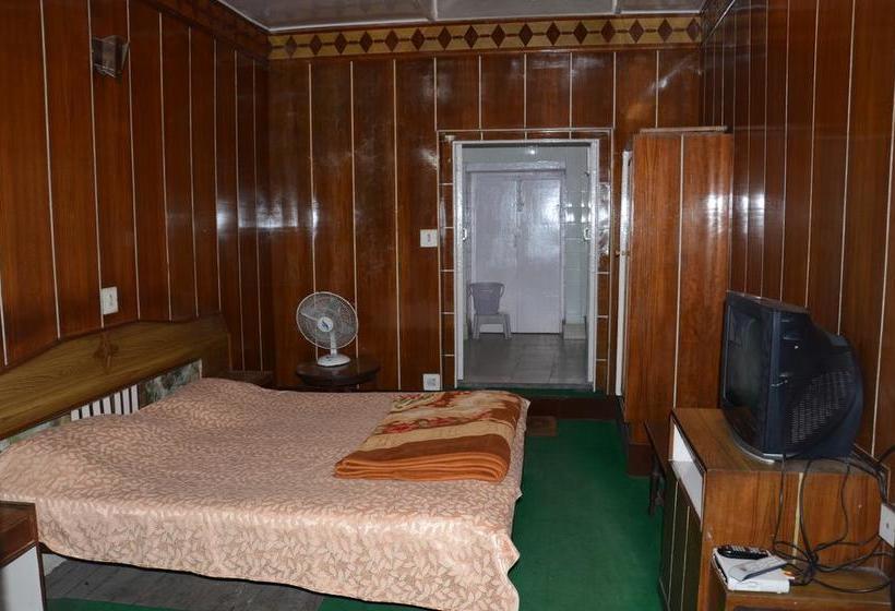 Hotel Whispering Windows 14