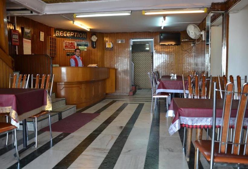 Hotel Whispering Windows 17