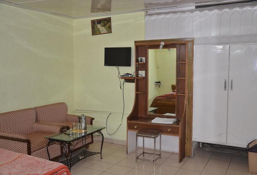 Hotel Whispering Windows 4