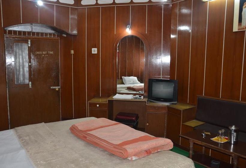 Hotel Whispering Windows 5