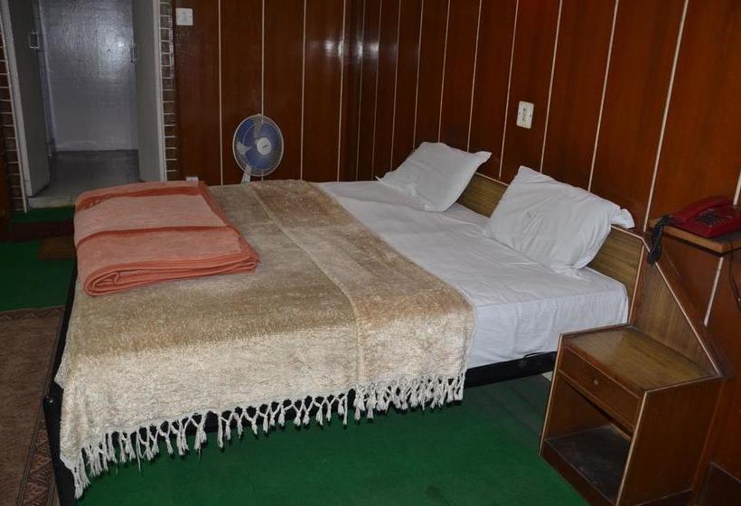 Hotel Whispering Windows 7