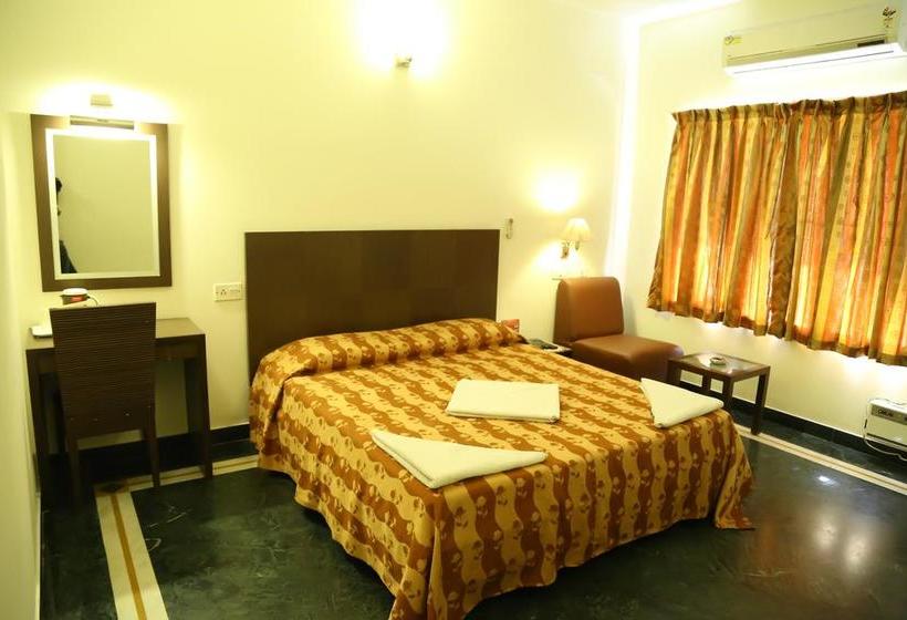 Hotel Crossway Ashok Metro 3