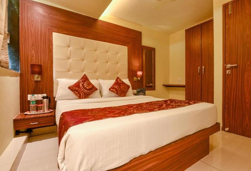 Hotel Oyo 4256 Rajmahal 1