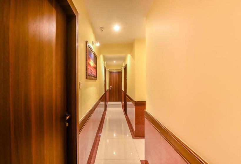 Hotel Oyo 4256 Rajmahal 15