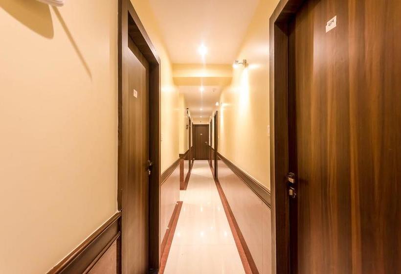 Hotel Oyo 4256 Rajmahal 16