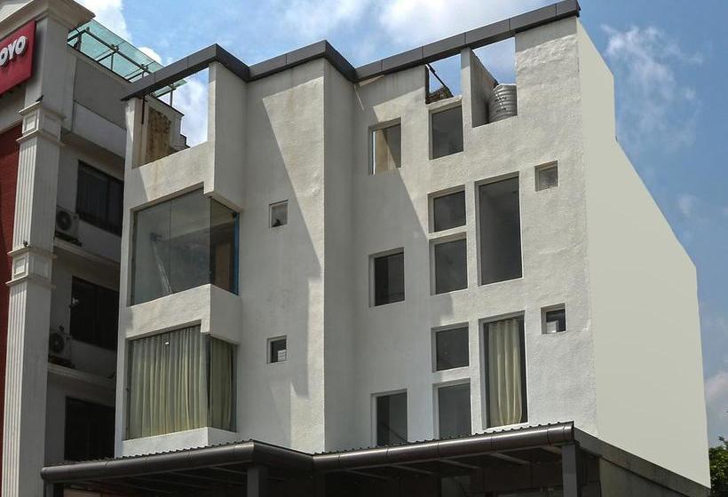 Hotel Oyo 6388 Nr Inn 15