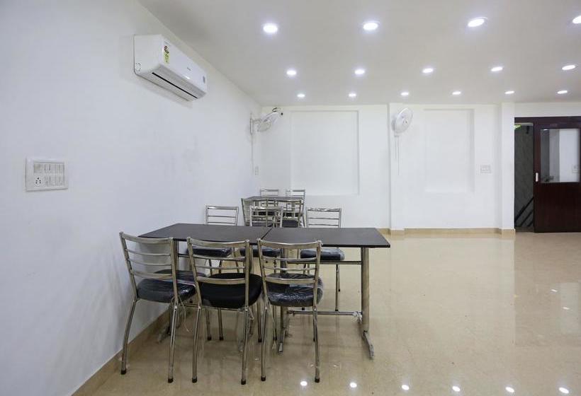 Hotel Oyo 6388 Nr Inn 8