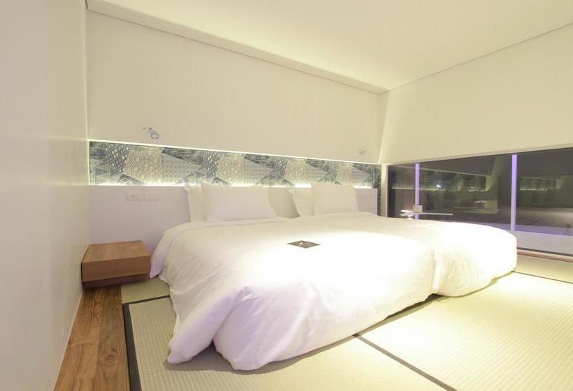 Hotel Veranda Pool Suite 16