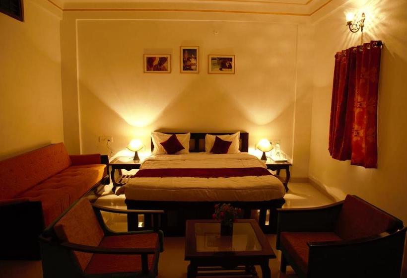 Hotel Nahargarh Palace 8