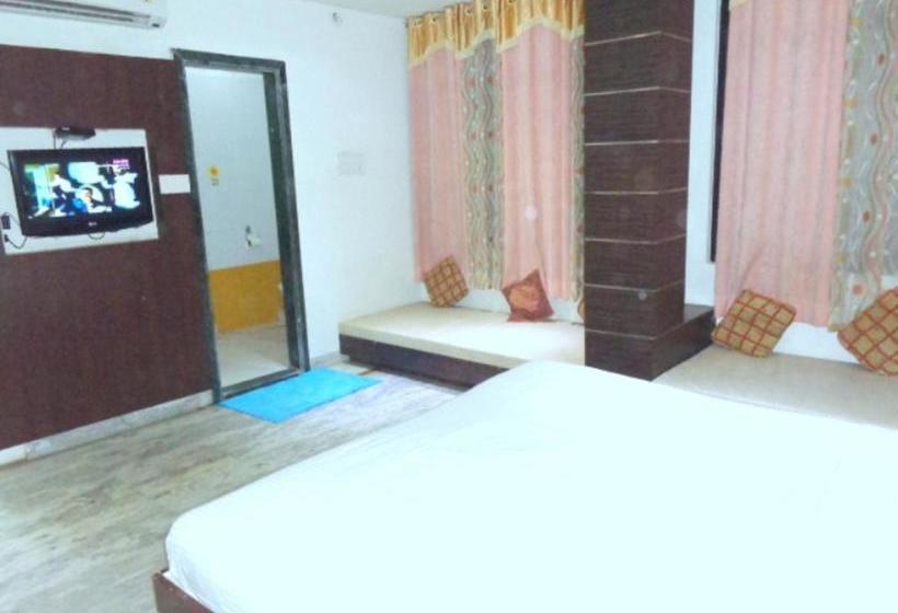 Hotel Gaurav Palace 13