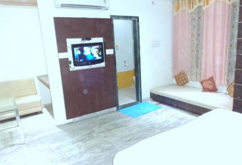 Hotel Gaurav Palace 14