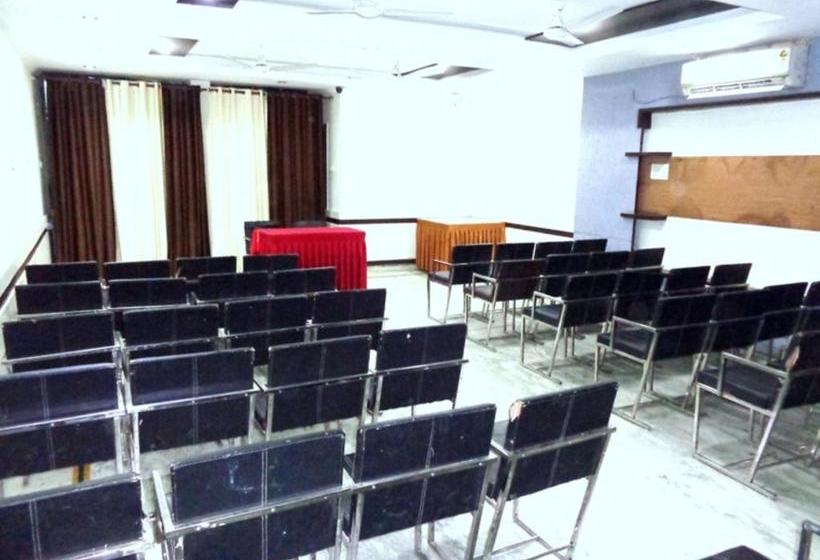 Hotel Gaurav Palace 4