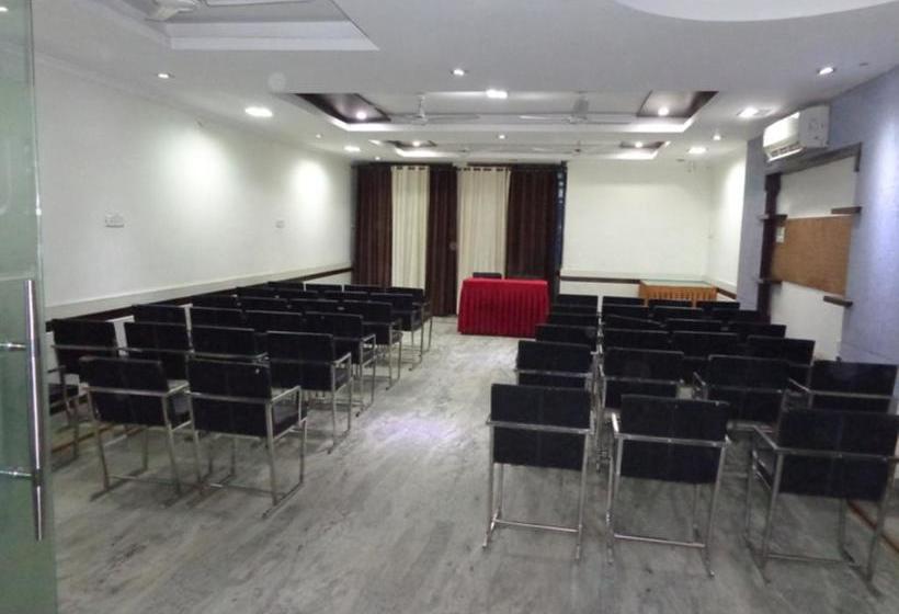 Hotel Gaurav Palace 6