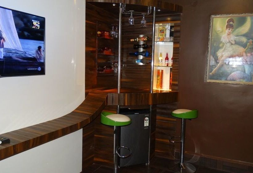 Hotel Lyrics House 14