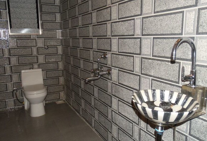 Hotel Lyrics House 17