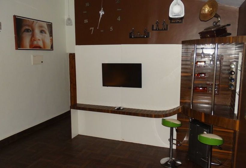 Hotel Lyrics House 9