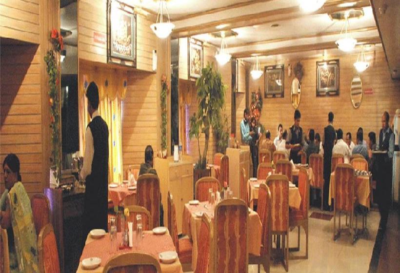 Hotel Samrat International 4