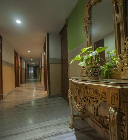 Hotel Samrat International 8