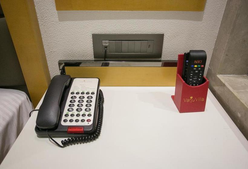 Hotel Varju Villa 10