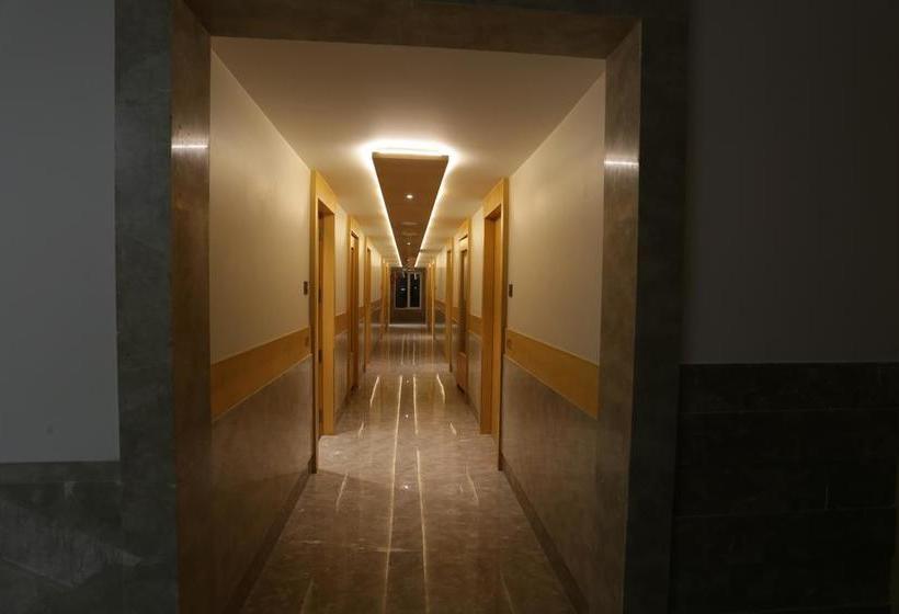 Hotel Varju Villa 12