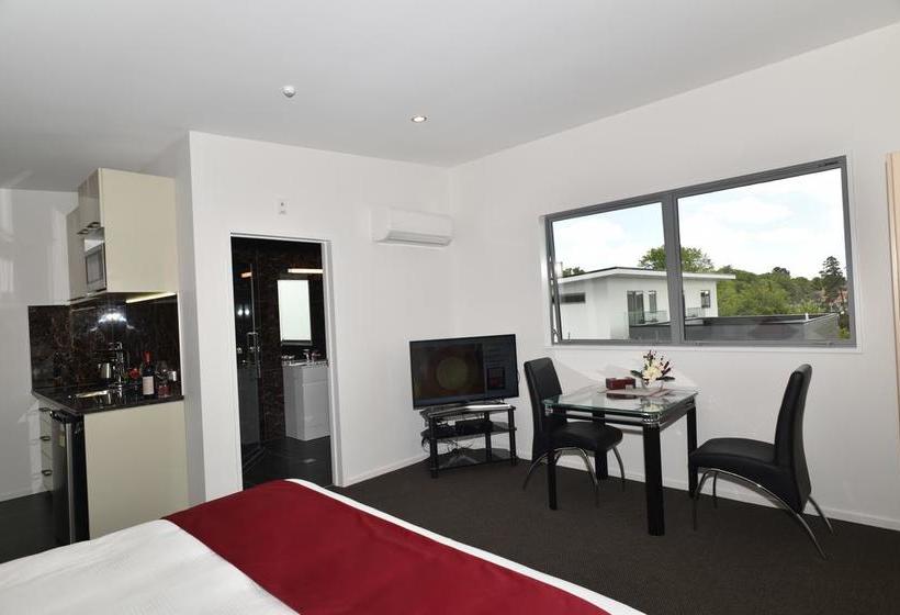 The 103 Prince Of Bealey Motel 18