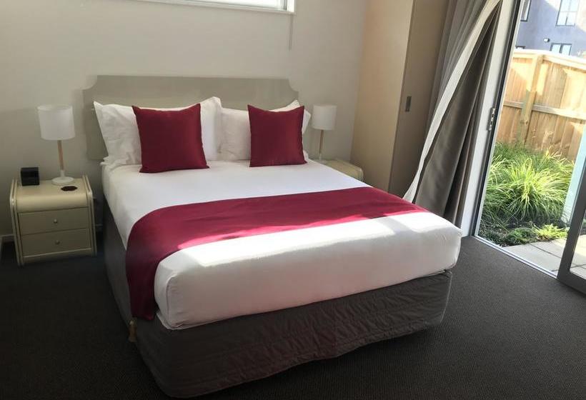 The 103 Prince Of Bealey Motel 8