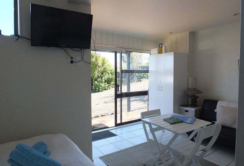 Hotel Le Chalet Waiheke Apartments 12