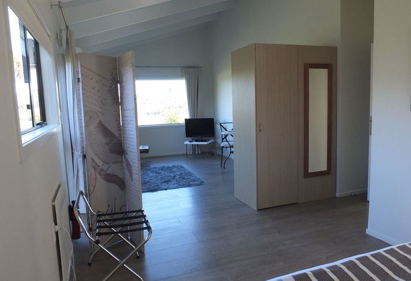 Hotel Le Chalet Waiheke Apartments 13
