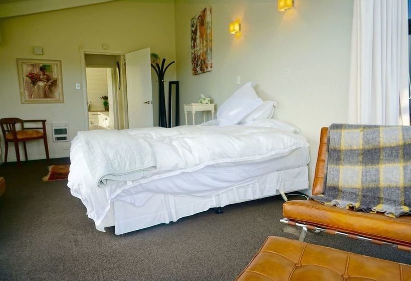 Hotel Le Chalet Waiheke Apartments 7