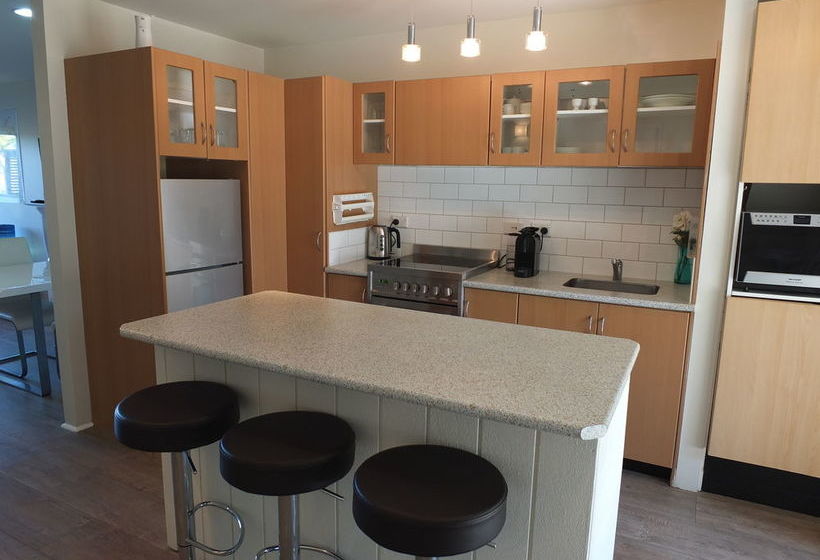 Hotel Le Chalet Waiheke Apartments 8