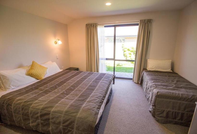 Hotel Phoenix Motor Inn 5