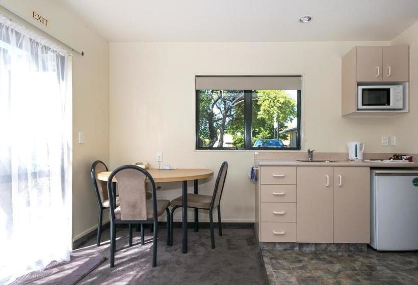 Ashleigh Court Motel 1