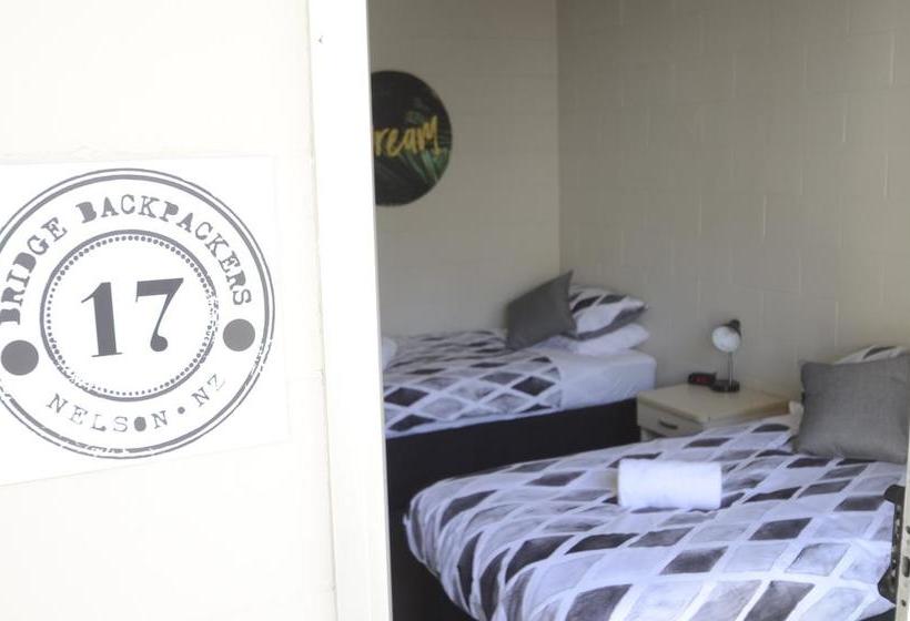 Hotel Bridge Backpackers 9