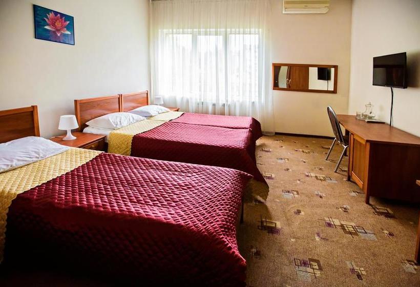 Hotel Utomlennye Solntsem 18