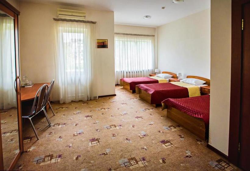 Hotel Utomlennye Solntsem 19